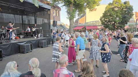 Denkmal-Konzert mit Dr. Beat in Leer - Bild 2