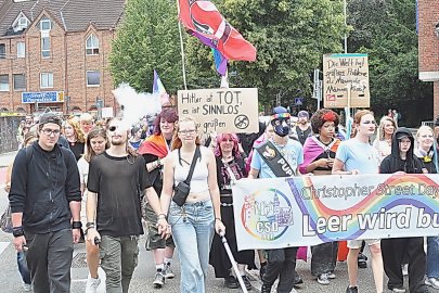 Farbenfroh, laut und gelebter Zusammenhalt: Impressionen vom CSD in Leer - Bild 3