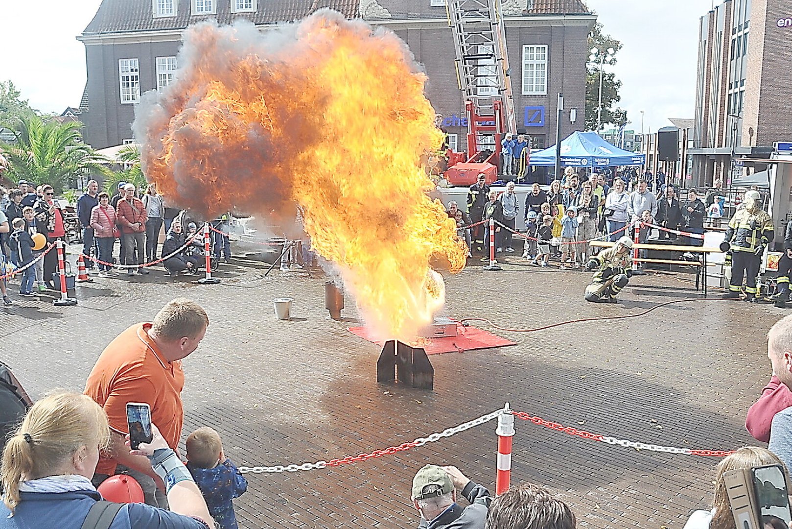 Blaulichttag in Leer - Bild 1