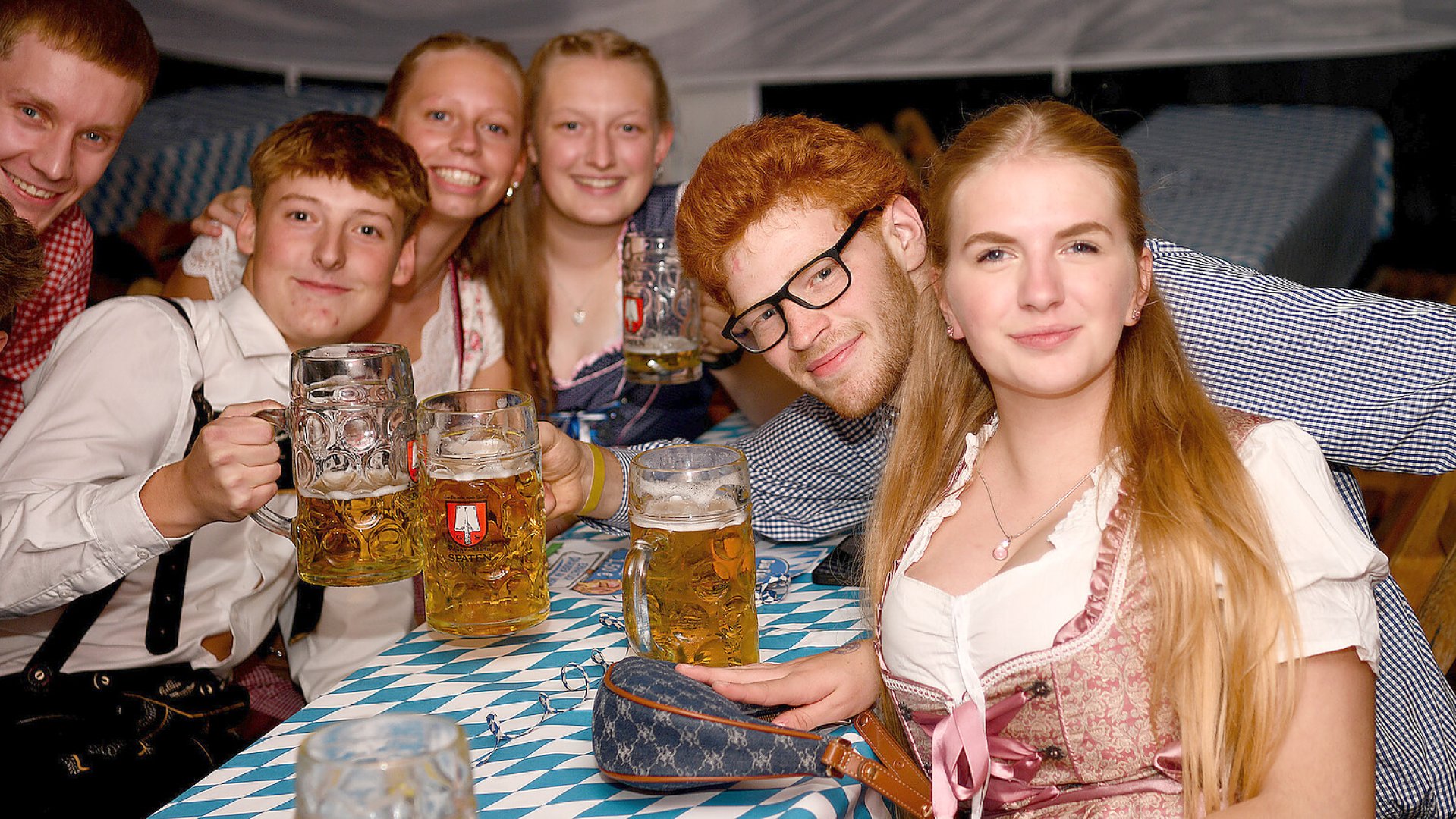 Oktoberfeststimmung beim SV Holtland - Bild 1