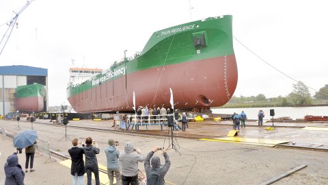 Stapellauf im Leeraner Hafen - Bild 3