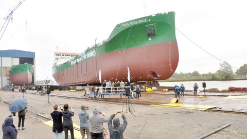 Stapellauf im Leeraner Hafen - Bild 4