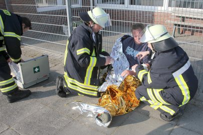 Feuerwehr übte auf dem Flugplatz in Norddeich - Bild 3