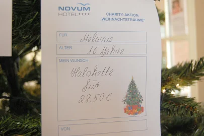 Weihnachts-Wunschbaum im Hotel Novum in Hinte - Bild 3