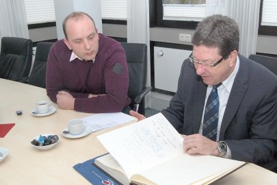 Das Goldene Buch der Stadt Aurich glänzt wieder - Bild 2