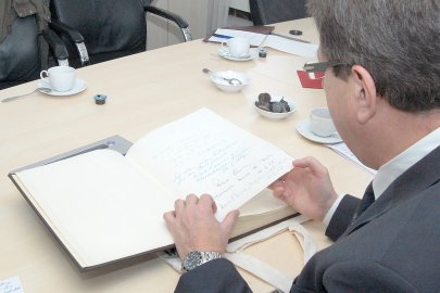 Das Goldene Buch der Stadt Aurich glänzt wieder - Bild 4