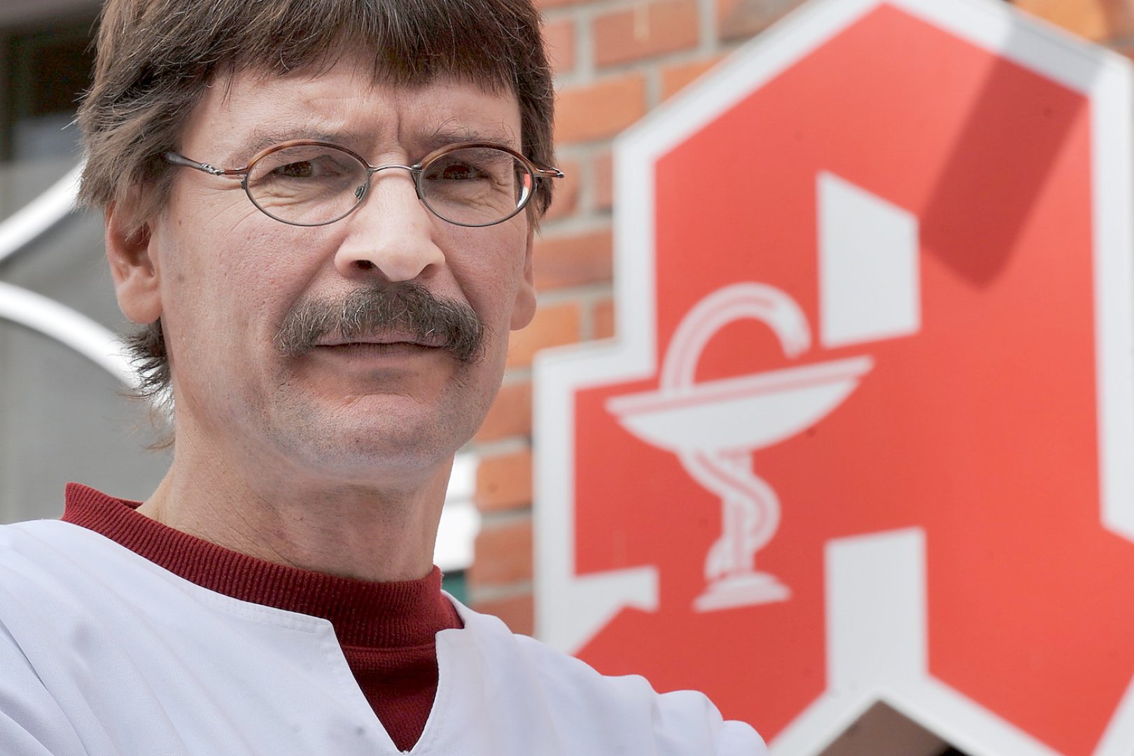 Apotheker aus Strackholt übernimmt Emder Löwen-Apotheke - Bild 1