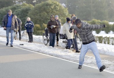 Asylbewerber boßeln in Leezdorf - Bild 4