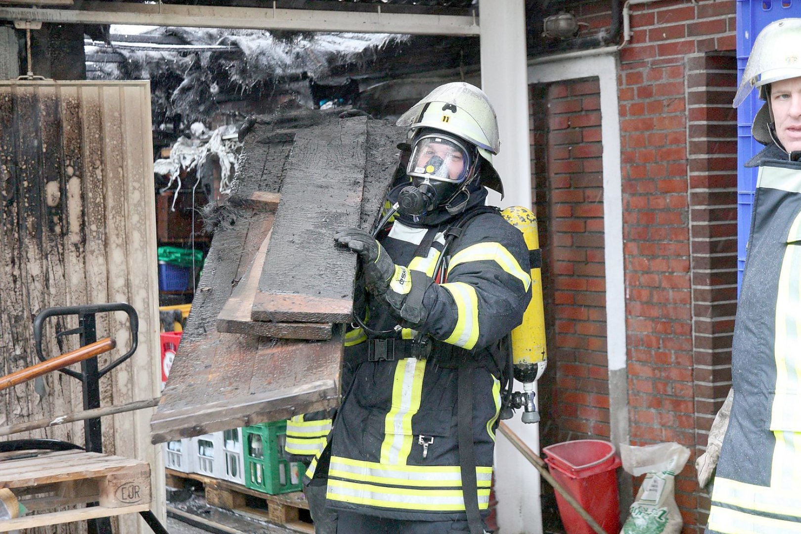 Feuer in der Gaststätte "Bei Cassi" in Rorichum - Bild 1