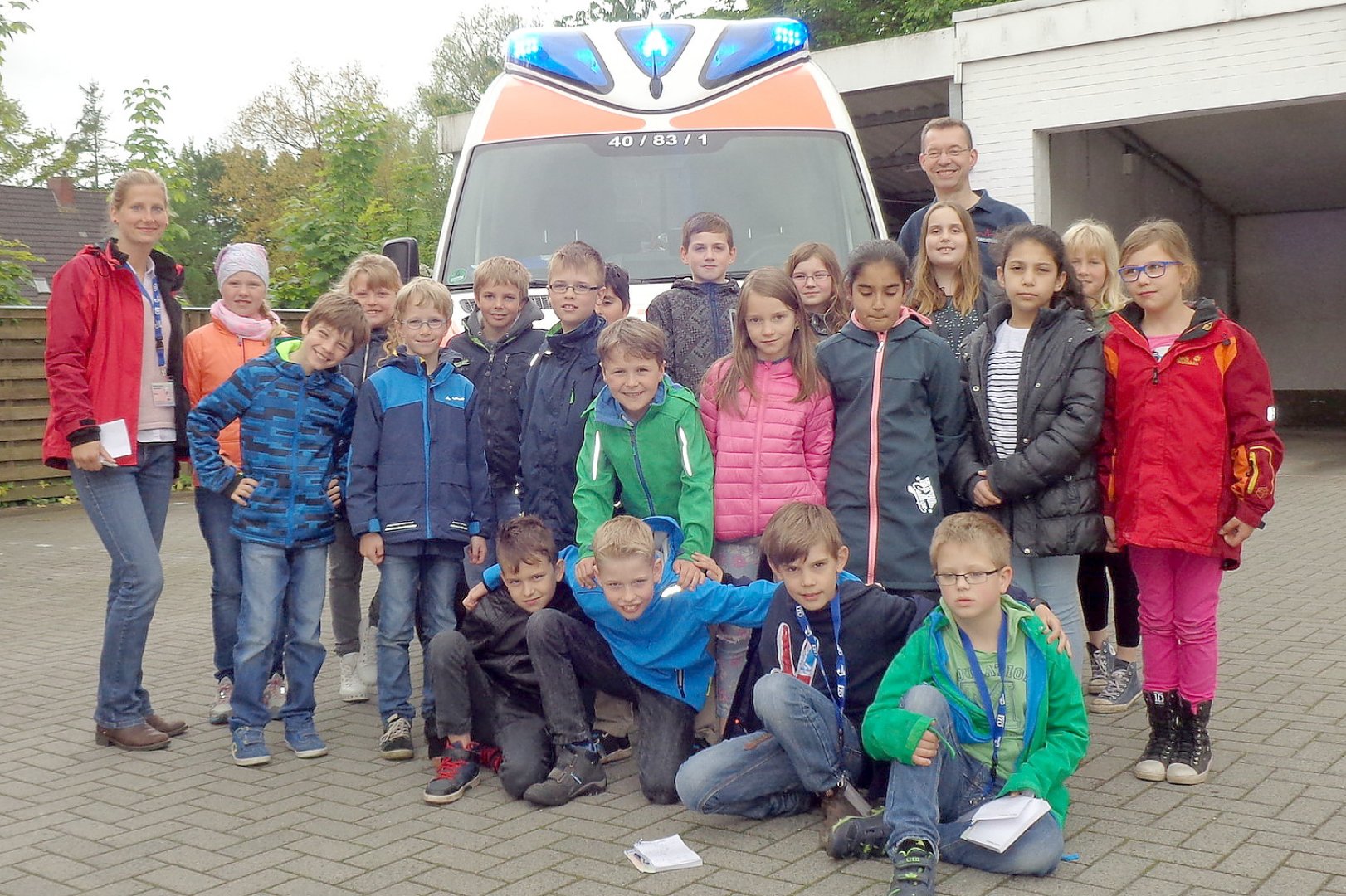 Drittklässler der Daalerschule zu Besuch beim DRK in Leer - Bild 1