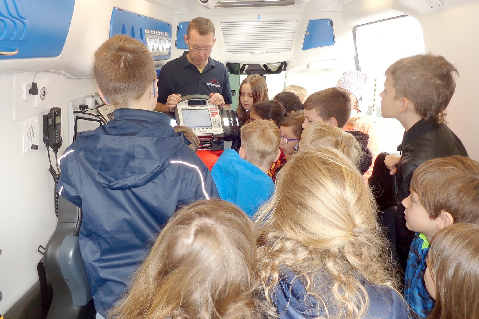 Drittklässler der Daalerschule zu Besuch beim DRK in Leer - Bild 4