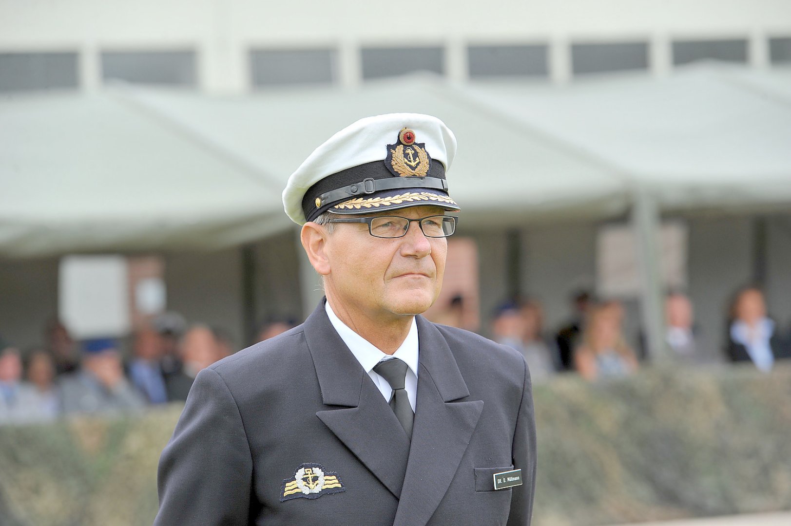 Ein Flottenarzt übernimmt das Kommando - Bild 1