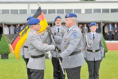 Ein Flottenarzt übernimmt das Kommando - Bild 4