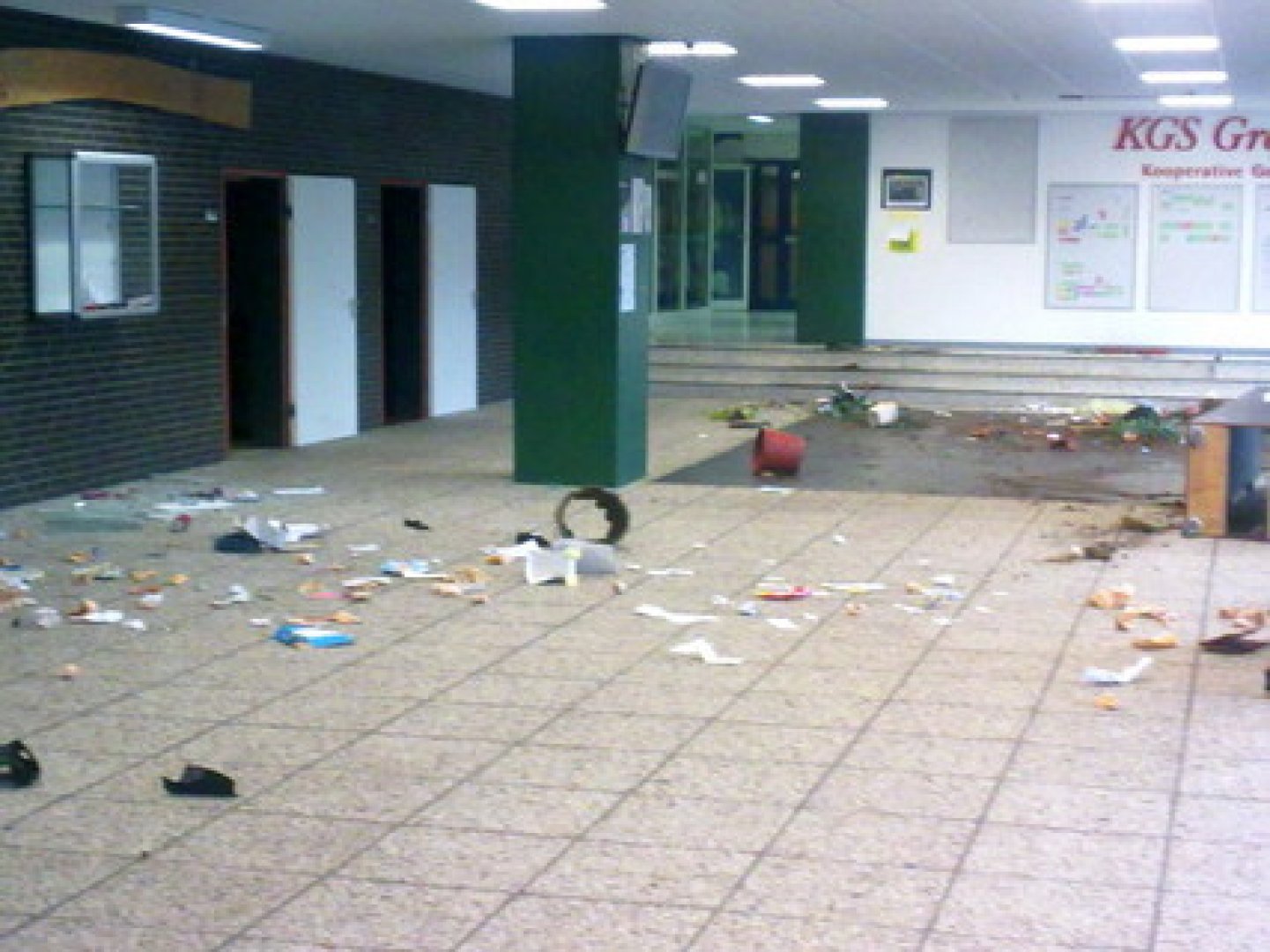 Unbekannte verwüsten KGS - Bild 1