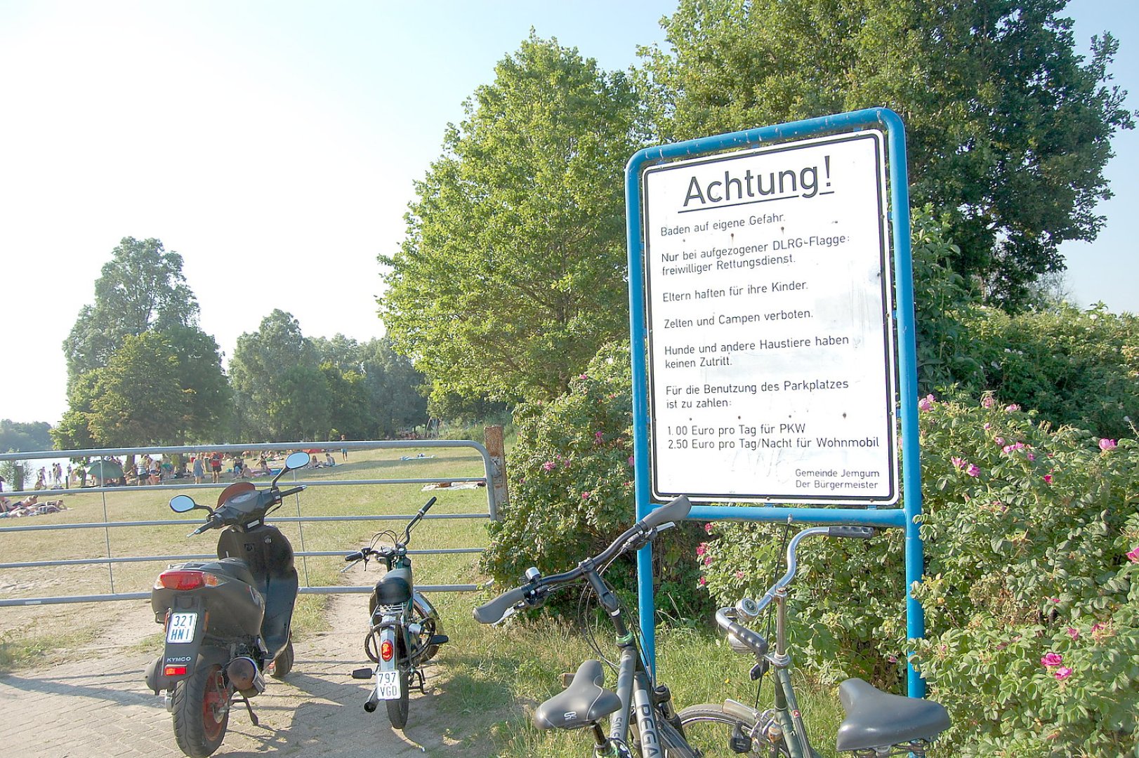 Viel Betrieb am Badesee Holtgaste - Bild 1