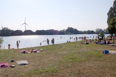 Viel Betrieb am Badesee Holtgaste - Bild 2