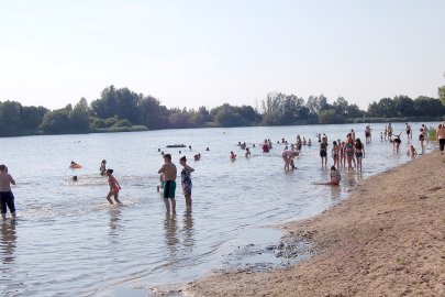 Viel Betrieb am Badesee Holtgaste - Bild 3