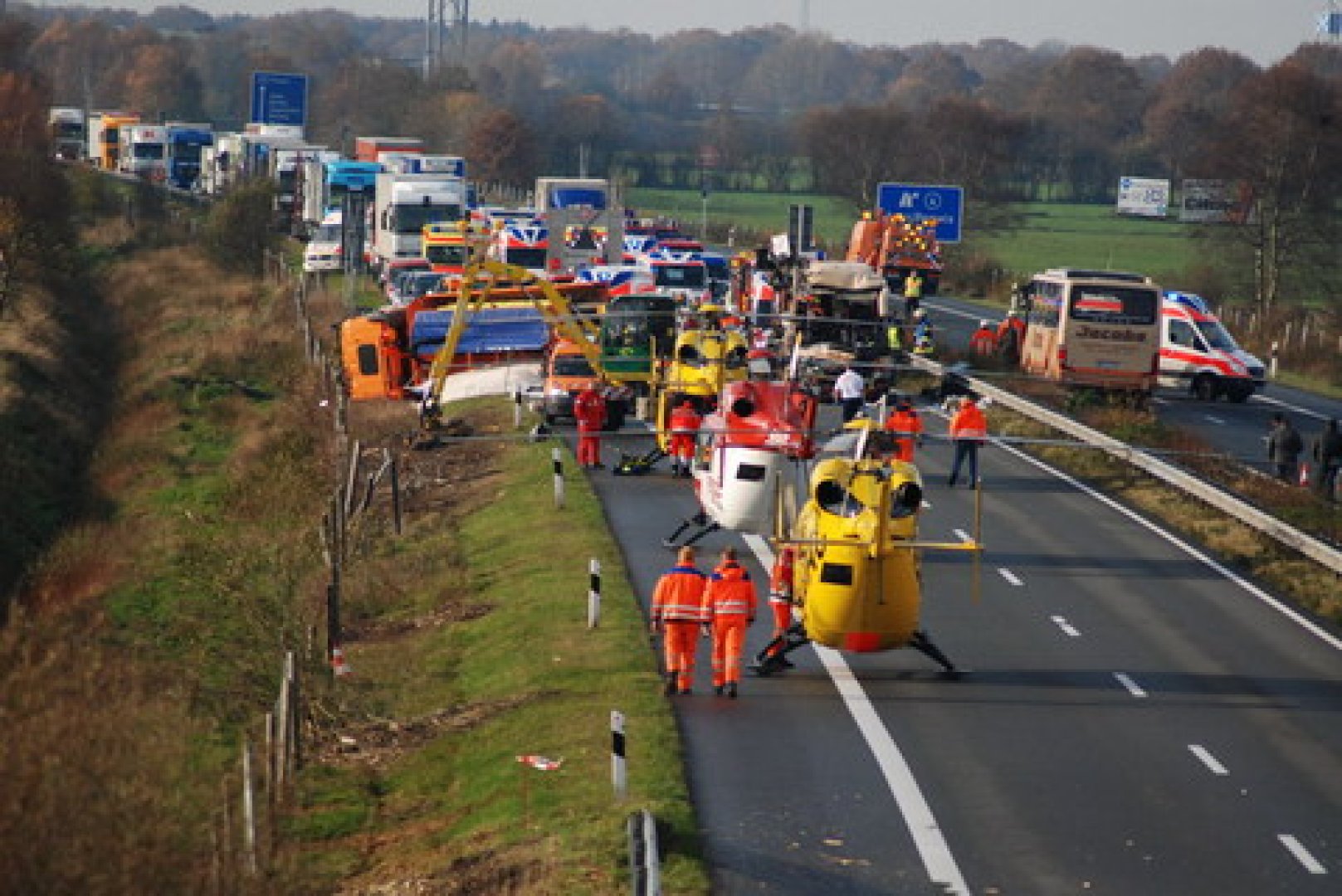 Busunglück auf A28 - Bild 1