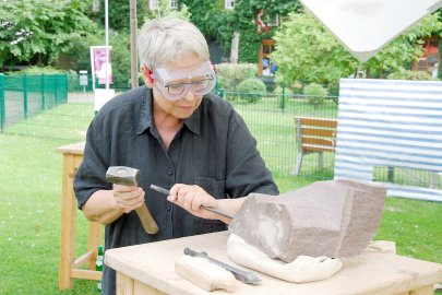 Mit Nadel und Faden ein Porträt zeichnen - Bild 4