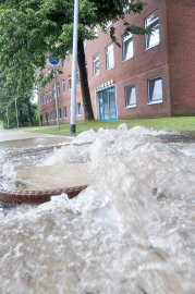 Straßen und Keller in Leer unter Wasser - Bild 3