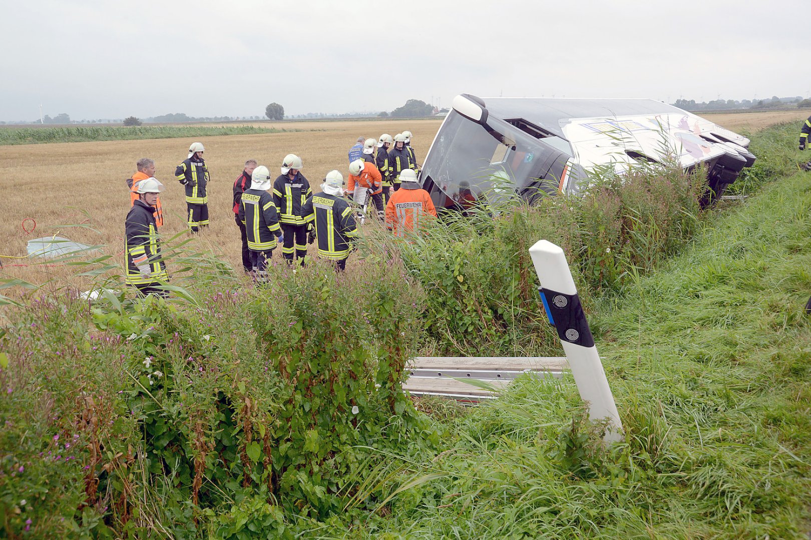 Busunfall in der Krummhörn - Bild 1
