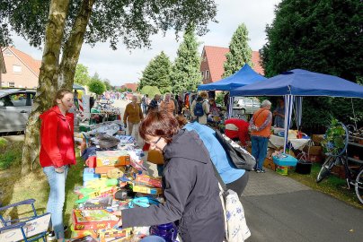Großer Straßenflohmarkt in der Adlerstraße - Bild 2