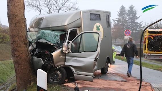 Carmen Hanken mit Pferdetransporter verunglückt