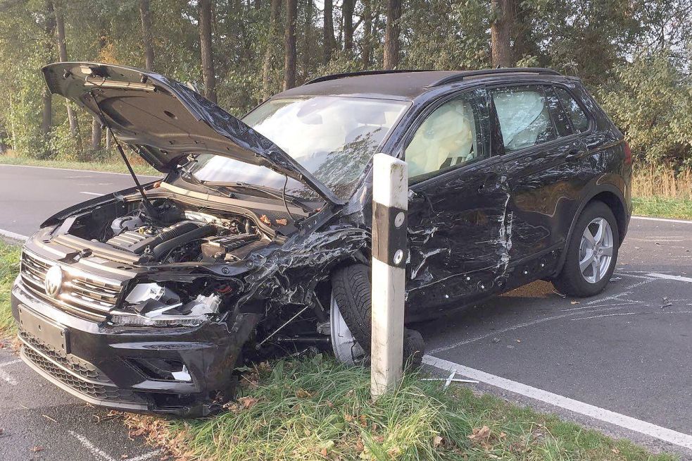 Auf dem Postweg waren die Wagen am frühen Sonntagmorgen zusammengestoßen. Bild: Eilers