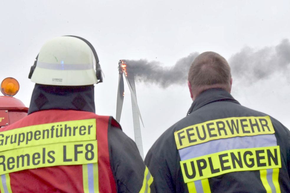 Die Feuerwehr konnte die Anlage nur kontrolliert abbrennen lassen. Bild: Ortgies