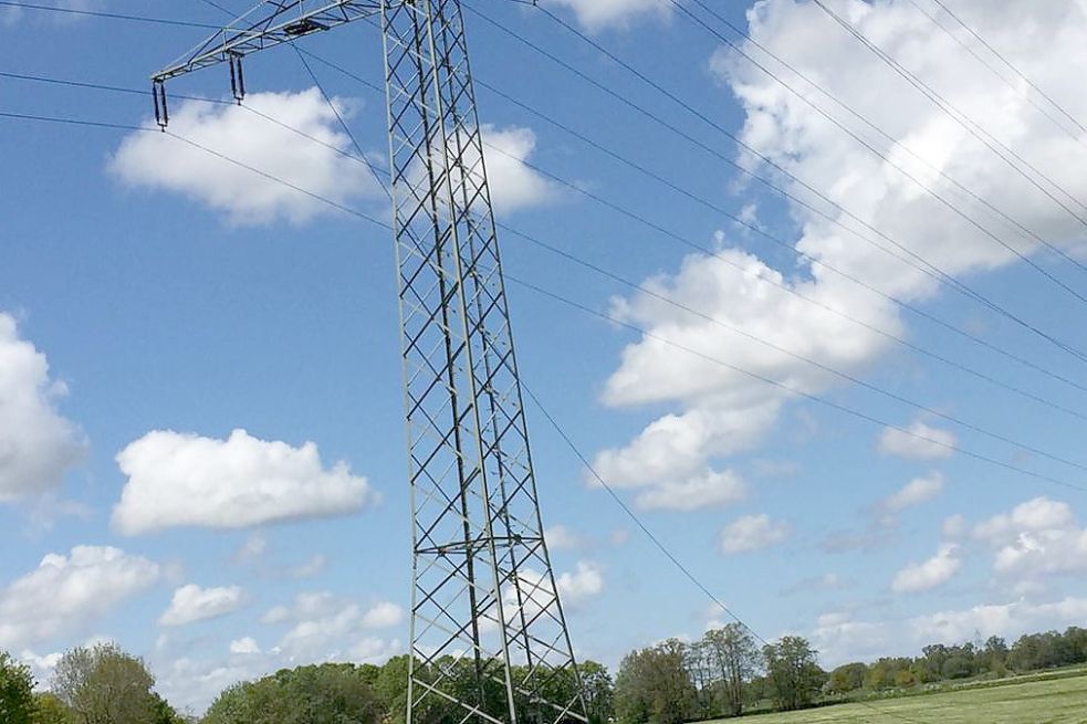 Noch ist unklar, ob weitere Oberleitungen abreißen könnten. Bild: Leuchters