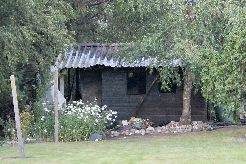Die Blockhütte wurde komplett zerstört. Bild: Feuerwehr