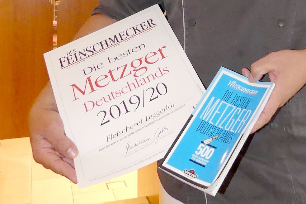 Die Urkunde und der Feinschmecker-Führer.