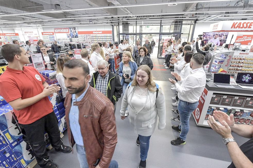 Die Media-Markt-Filiale im Ems-Park wurde am Donnerstagmorgen zum ersten Mal geöffnet. Bild: Ortgies