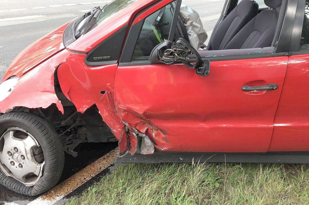 Die Autos wurden stark beschädigt. Bild: Meints