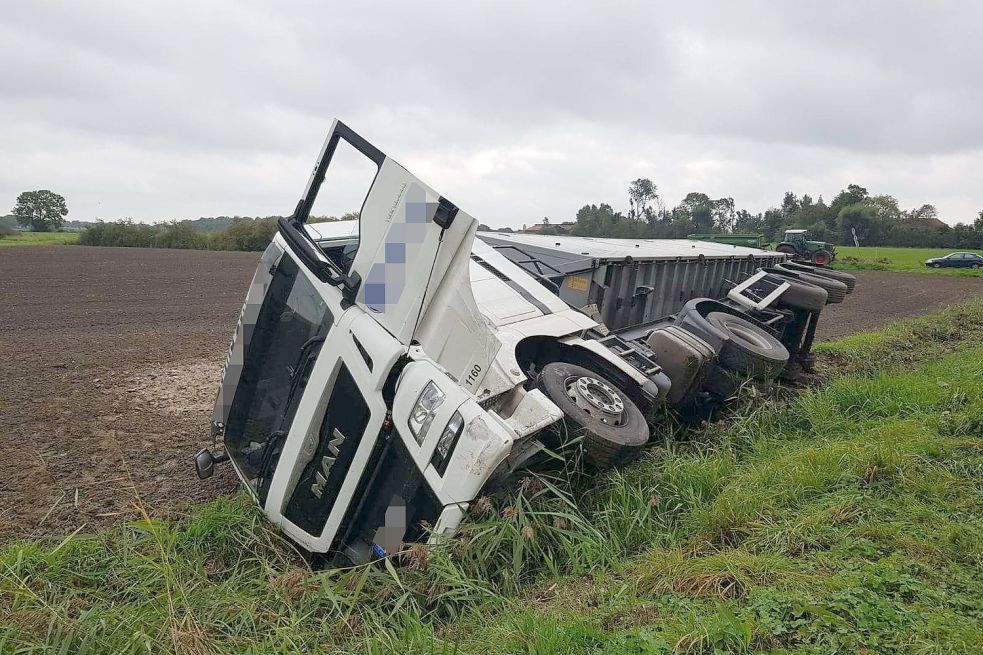 Bei dem Unfall entstand ein Sachschaden von rund 20 000 Euro.