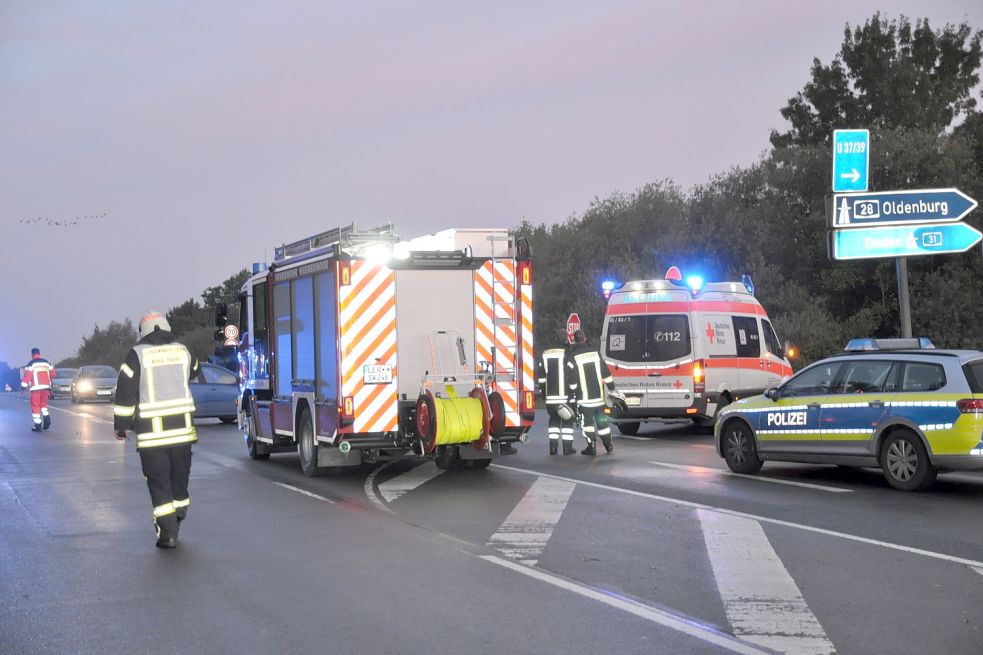 Feuerwehr uns Polizei sind am Mittwoch zu einem Unfall in Weener ausgerückt.