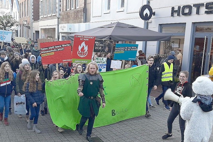 Die Leeraner Fridays for Future-Bewegung in der Innenstadt. Bild: Hagewiesche