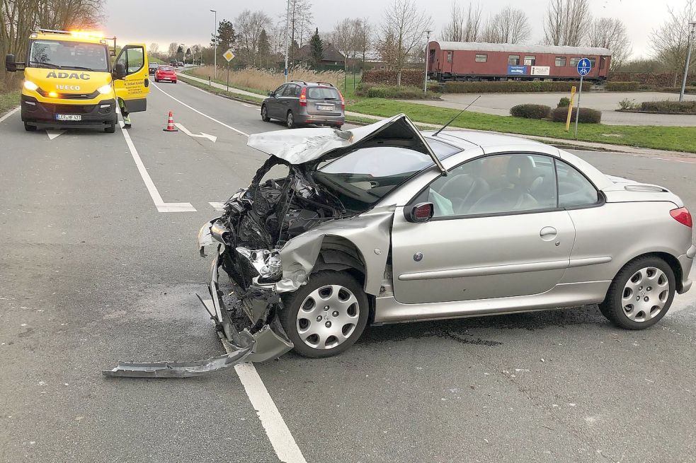Die Wagen wurden schwer beschädigt. Bild: Leuchters