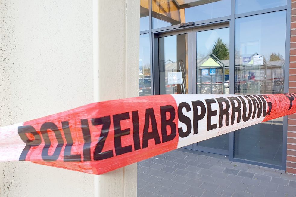 Erst vor zwei Wochen war der Geldautomat der OLB in Bunde gesprengt worden. In der Nacht zu Sonnabend war der Automat der Volksbank das Ziel von Kriminellen. Bild: Gettkowski
