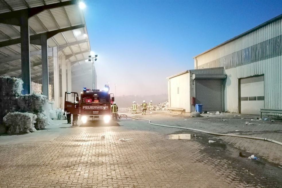 Die Feuerwehr war gegen 20.30 Uhr alarmiert worden.