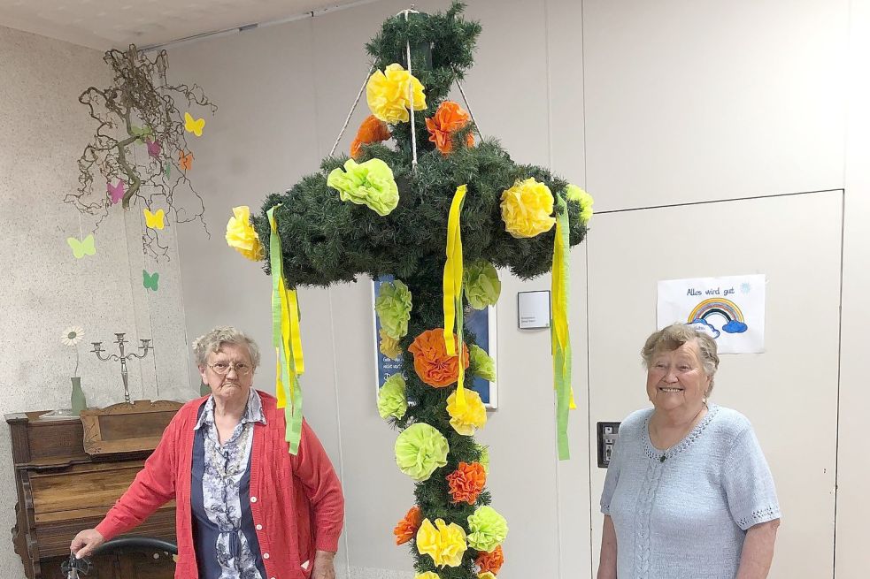 Dieser Maibaum im Altenzentrum Rheiderland fällt nicht in die Kategorie „Mini“. Bild: Altenzentrum