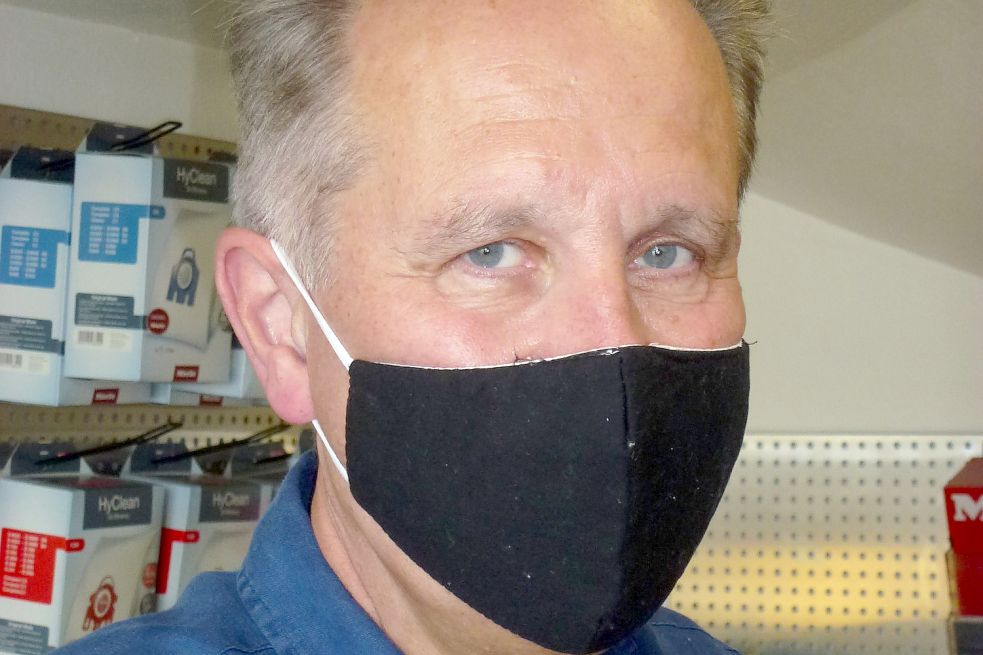 Geschäftsmann Ulrich Schubert war von der Maskenpflicht direkt betroffen. Er hat sein Geschäft an der Strandstraße. Dort galt die Maskenpflicht. Bild: Leidig