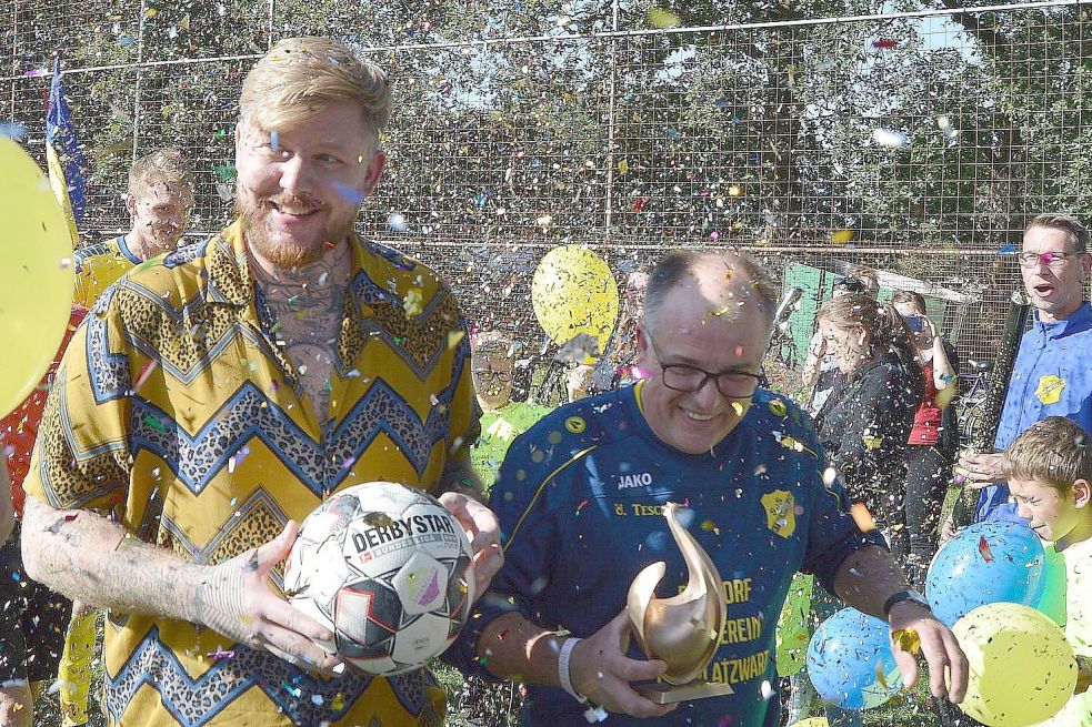 Spaß-Duo: Wilke Zierden (links) und Udo Tesch haben 2019 „Die goldene Henne“ gewonnen. Bild: Archiv