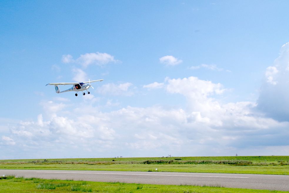 Das Elektroflugzeug beim Landeanflug auf Norderney. Bild: Leidig