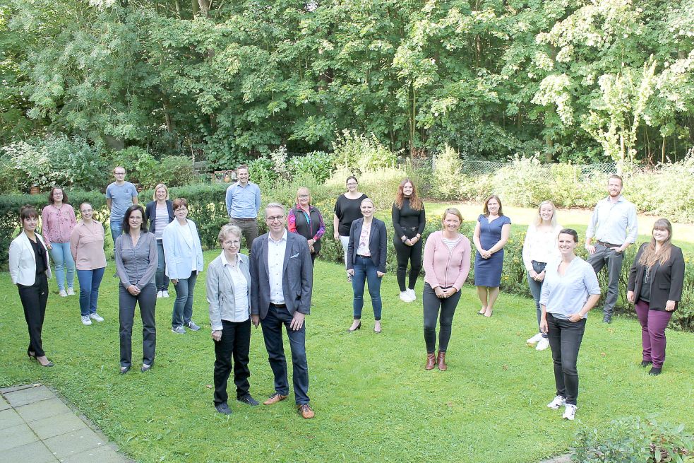 Neben vier Steuerberatern steht den Mandanten ein qualifiziertes Team von Steuerfachwirten, Bilanzbuchhalterinnen und Steuerfachangestellten aktiv mit Rat und Tat zur Seite.
