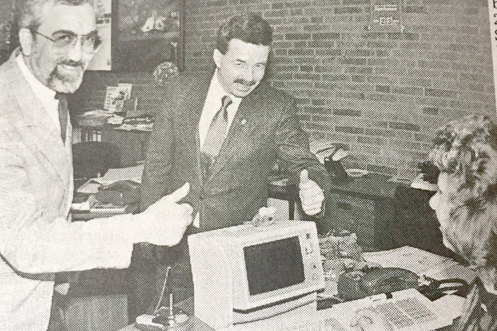 Dieses Foto entstand 1987 – der Computer gibt den Spendenstand durch.