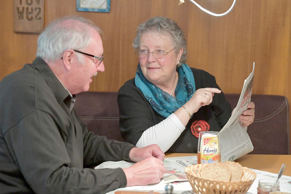 Jakob Janshen und seine Frau Hanna diskutieren über Inhalte.