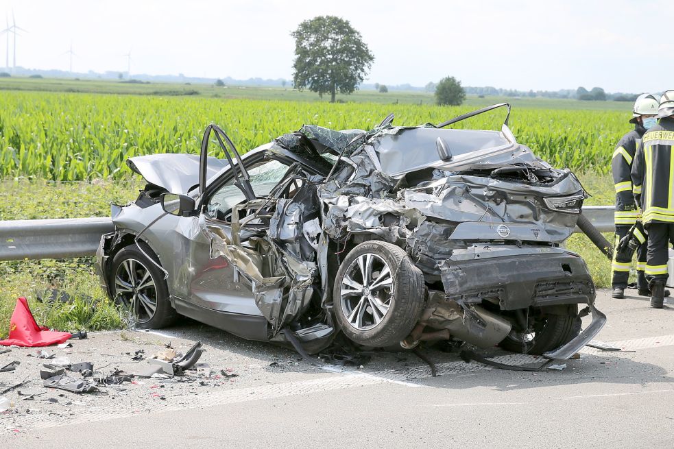 Völlig zerstört wurde dieser Wagen. Bild: Loger