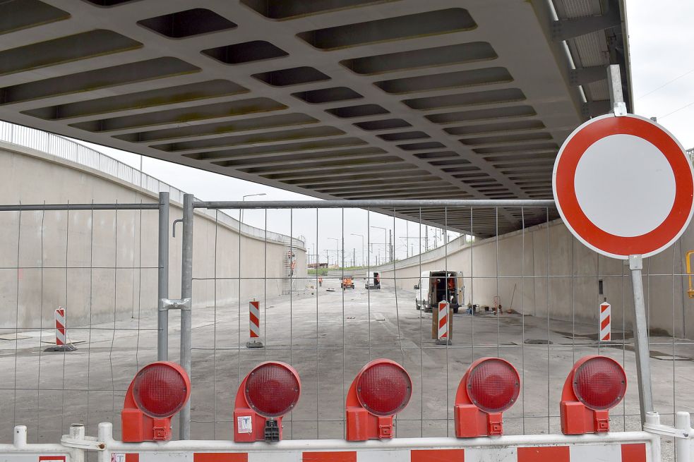 Seit Juli ist die Trogstrecke für den Verkehr gesperrt. Das wird auch jetzt erst einmal so bleiben.