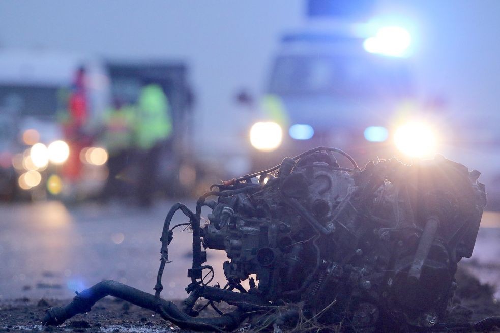 Eine 18-Jährige und ein 27-Jähriger sind bei dem Unfall ums Leben gekommen.